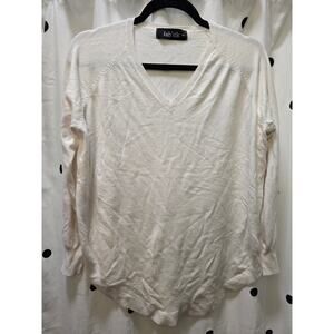 Fab'rik cream colored super soft lightweight sweater v neck size medium